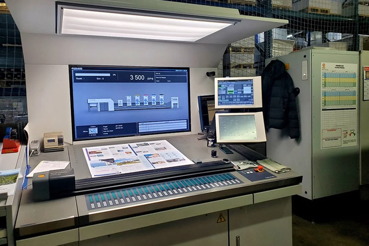 Pulpito di comando di una macchina offset Komori Lithrone