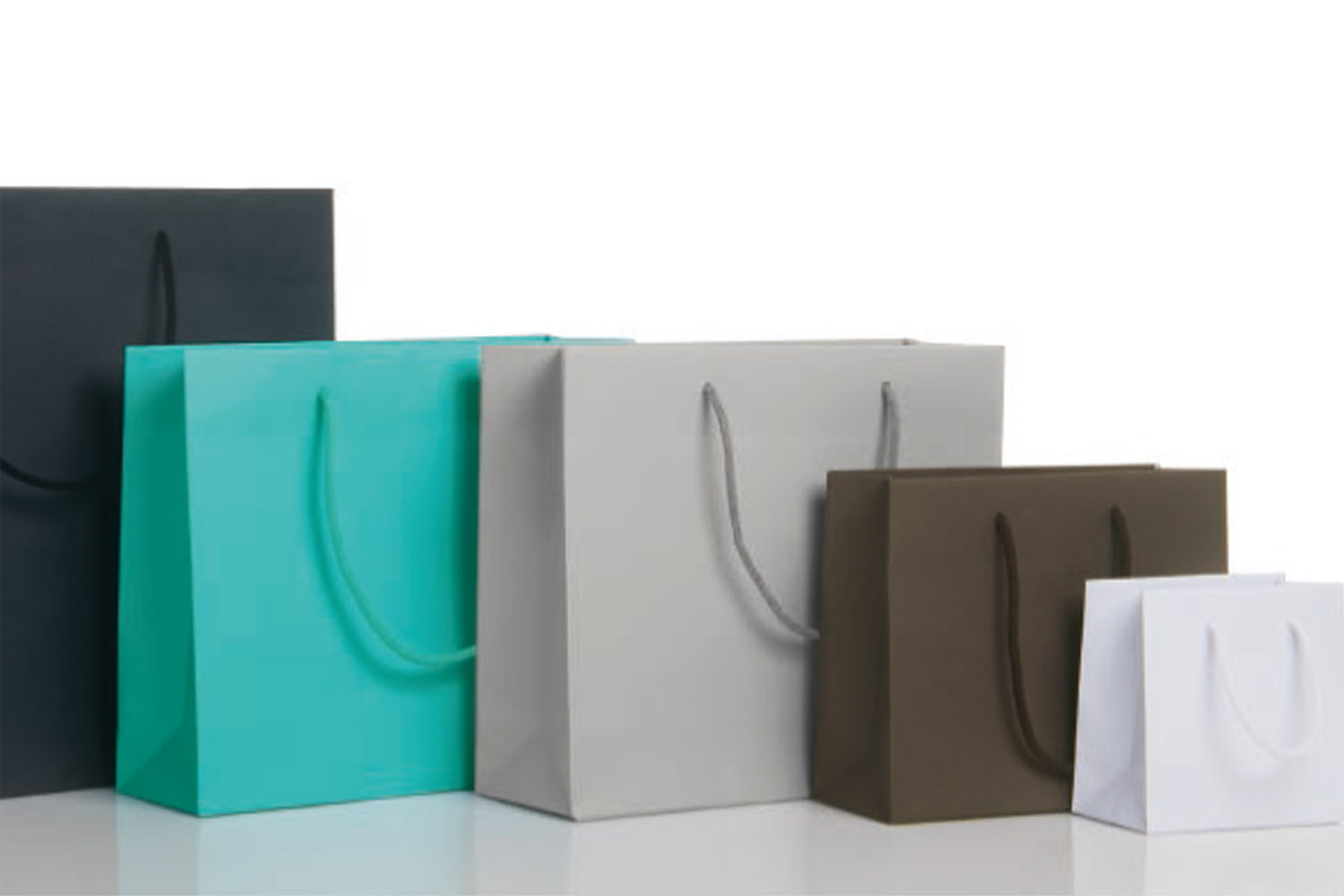 Shopper in carta su fondo neutro