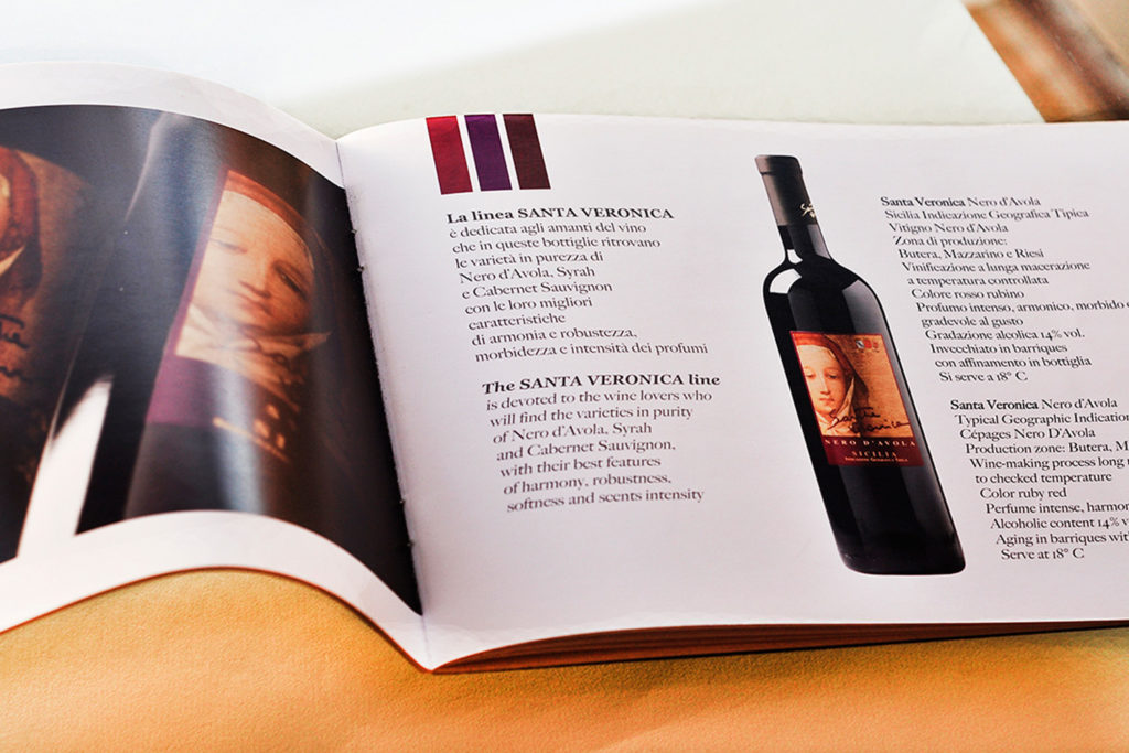 Catalogo stampato aperto